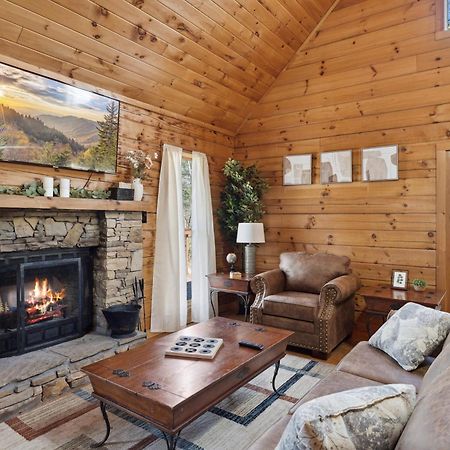 Cozy Family Friendly Cabin With Hot Tub, Near Gatlinburg, Pigeon Forge, Dollywood Sevierville Esterno foto
